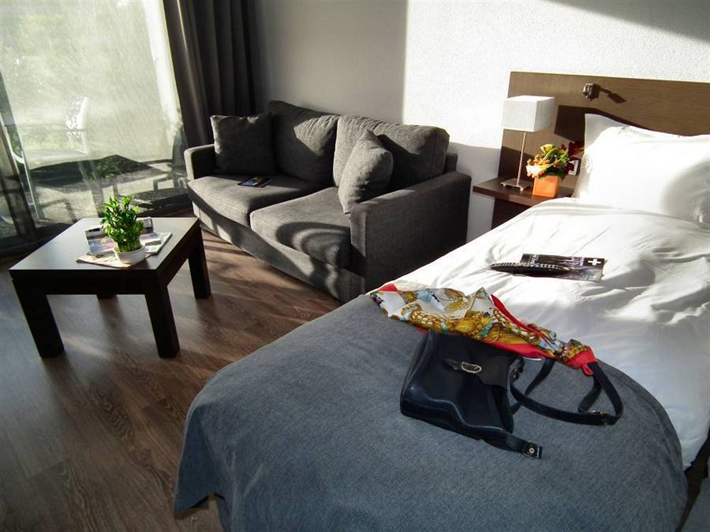 Hotel Eden Park Pau Est, Avec Piscine Екстер'єр фото