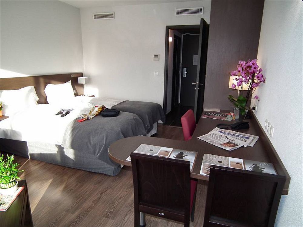 Hotel Eden Park Pau Est, Avec Piscine Екстер'єр фото